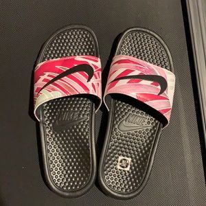 Nike slides new no tags